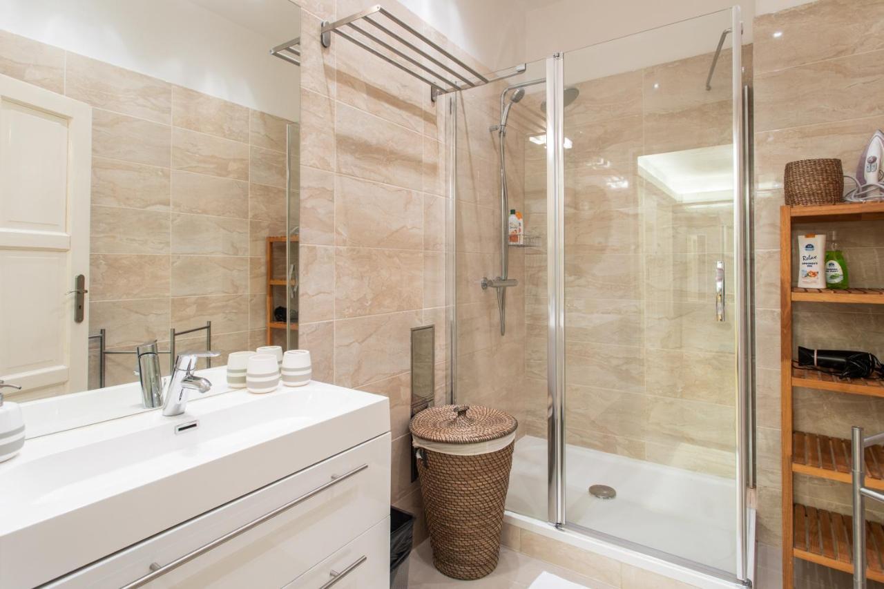 Spacious Apartments Near The River Prague Luaran gambar